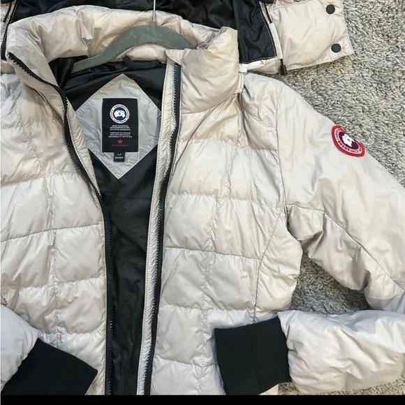 Canada Goose Women's Puffer Jacket in Cream - Picture 2 of 11